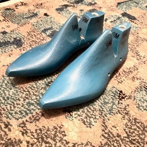 Vintage women’s size 9 cobbler’s shoe form.